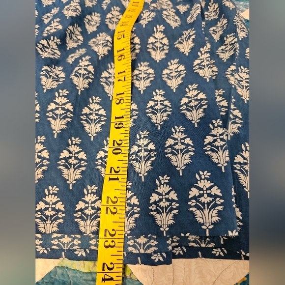 Solitaire Off Shoulder Blouse with Crochet Accent Women's Size Medium - Picture 3 of 9